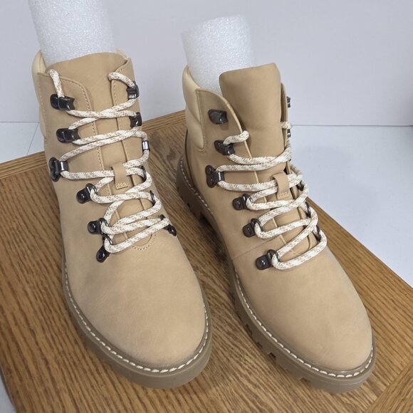 Universal Thread Boots Womens Size 8 Tan Hiking Ankle Lace Up Lug Sole Trail - Picture 1 of 9